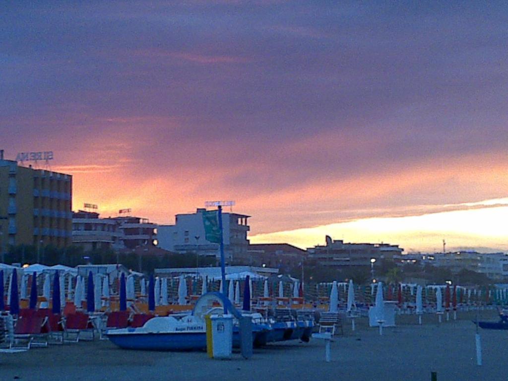 Hotel Italia Сенигаллия Экстерьер фото