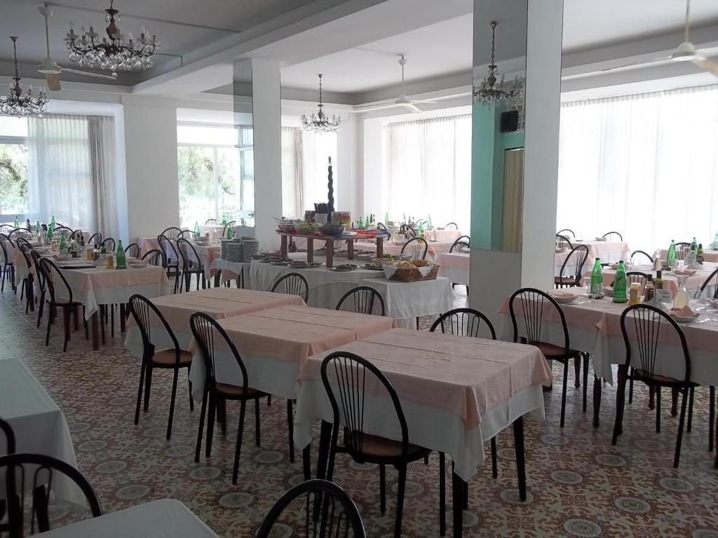 Hotel Italia Сенигаллия Экстерьер фото